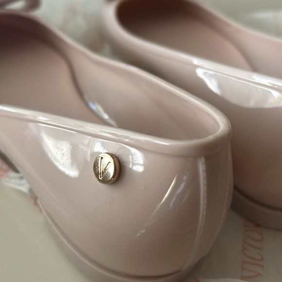 New Victoria Adams Flats - Picture 5 of 10